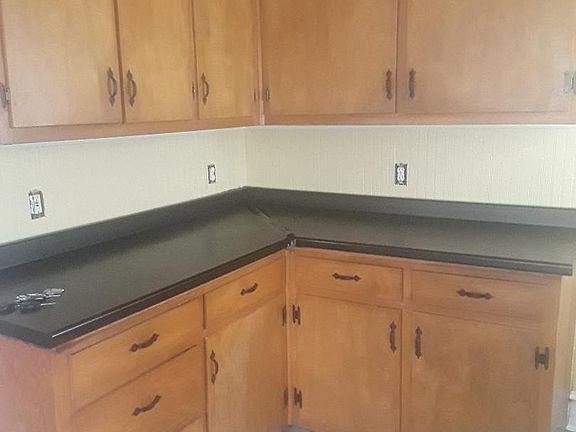 KITCHEN, NO REFRIGERATOR. GAS STOVE