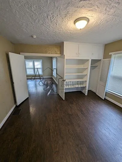 114 W Washington St — Photo 7