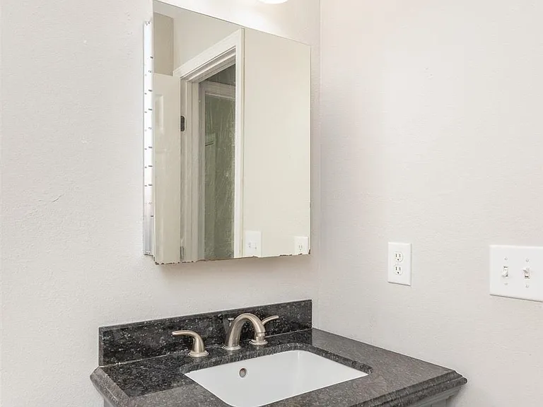 2217 N 61st Ave — Photo 22