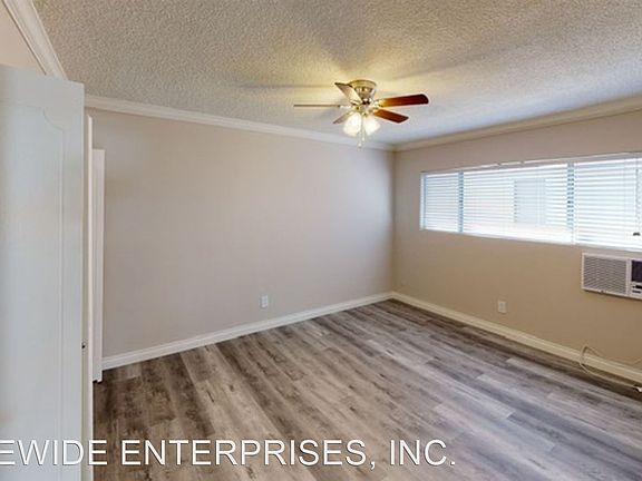 4th image of 930 N Hayworth Ave #10