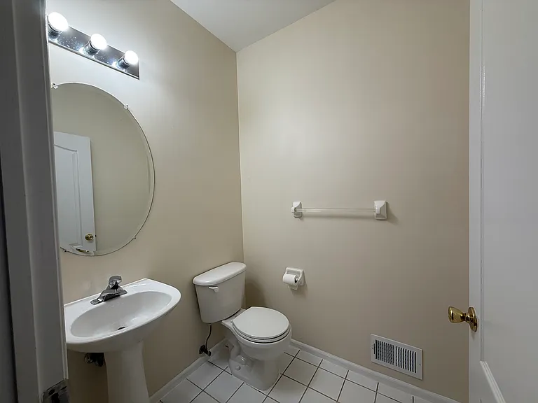 808 Margaret Ct — Photo 9