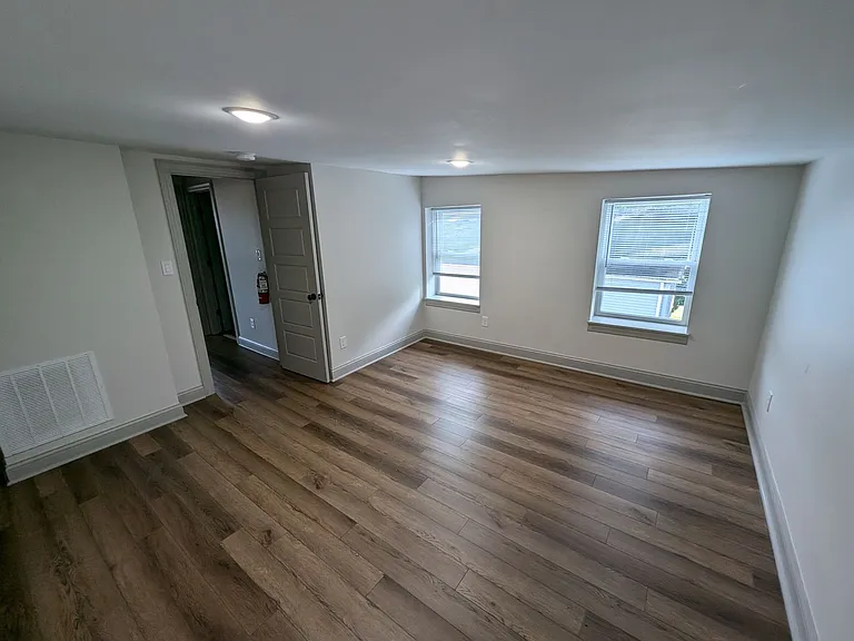3611 Newton Ave — Photo 14