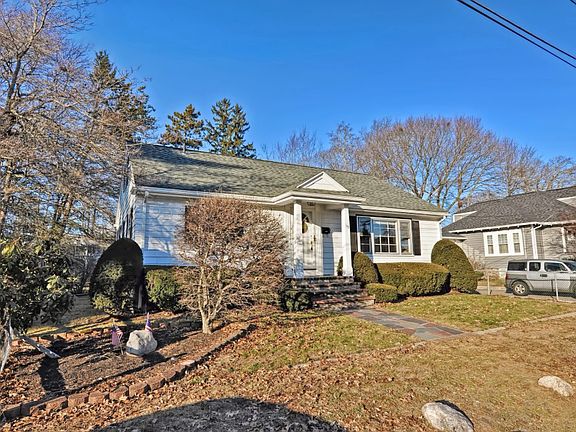 3rd image of 149 Carroll Ave