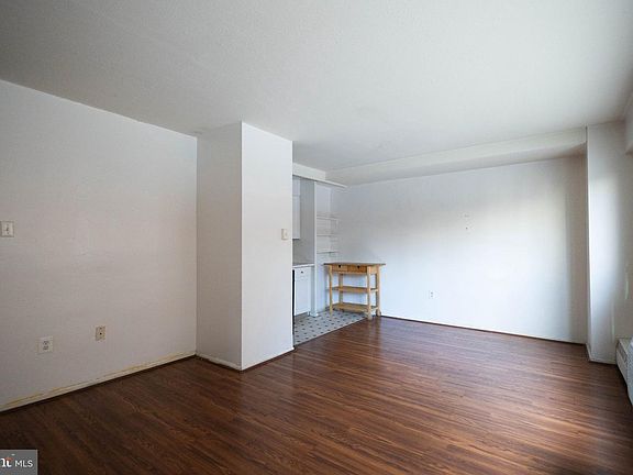 5th image of 2101 Chestnut St Unit 401