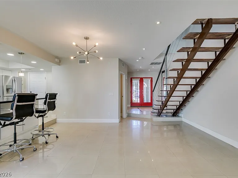 5046 Schumann Dr — Photo 15