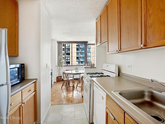 4th image of 474 48th Ave APT 19G