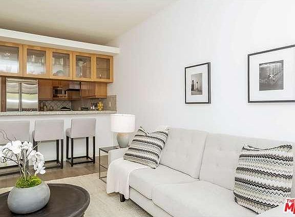 5th image of 1521 Greenfield Ave APT 204