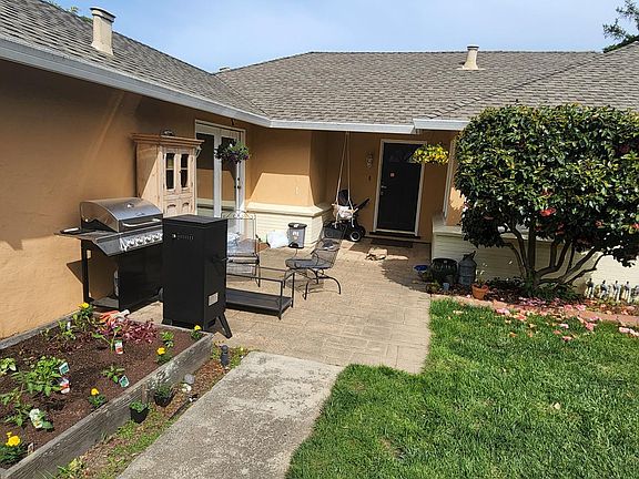 3rd image of 19 Richardson Dr