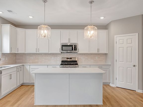3rd image of 4226 Hayden Valley Dr