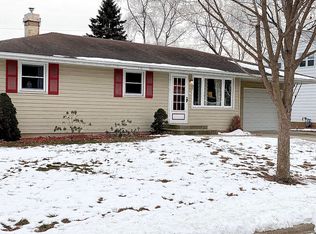 519 Bluebird Ln, Green Bay, WI 54303