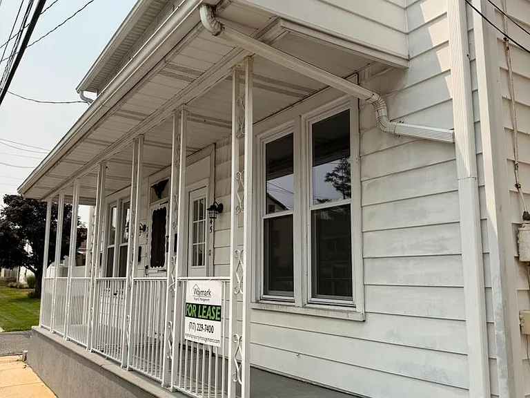 345-347 W Penn St — Photo 18
