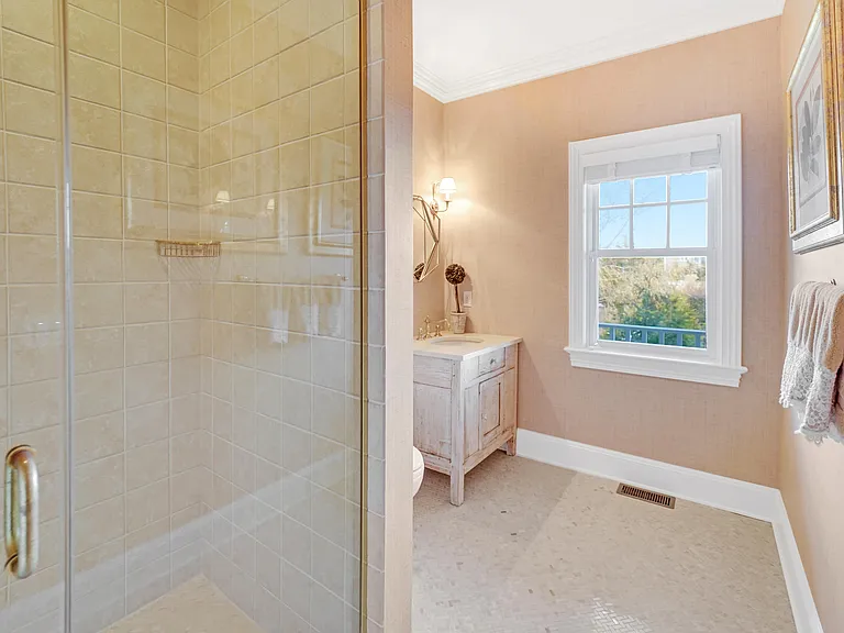 15 Hampton Close — Photo 20