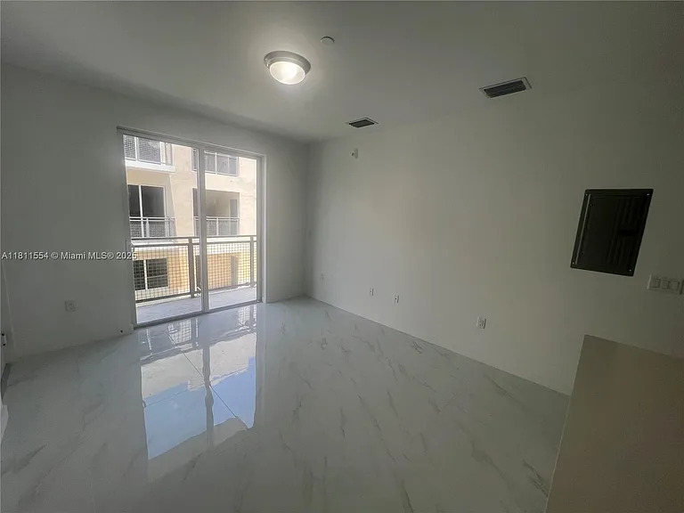 1010 SW 69th Ave #212 — Photo 16