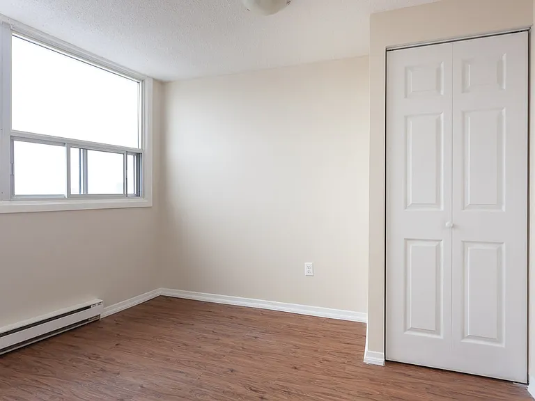 285 Loretta Ave S — Photo 15