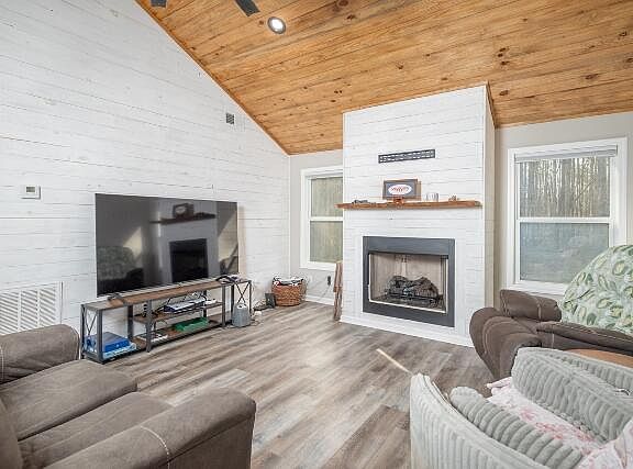 5th image of 99 Ford Rd