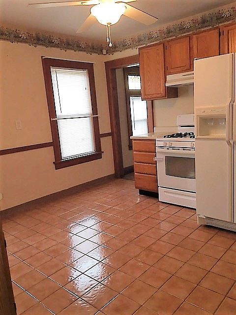 Large dine-in kitchen.