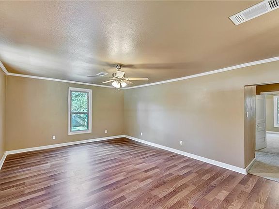 4th image of 1307 N Elm St