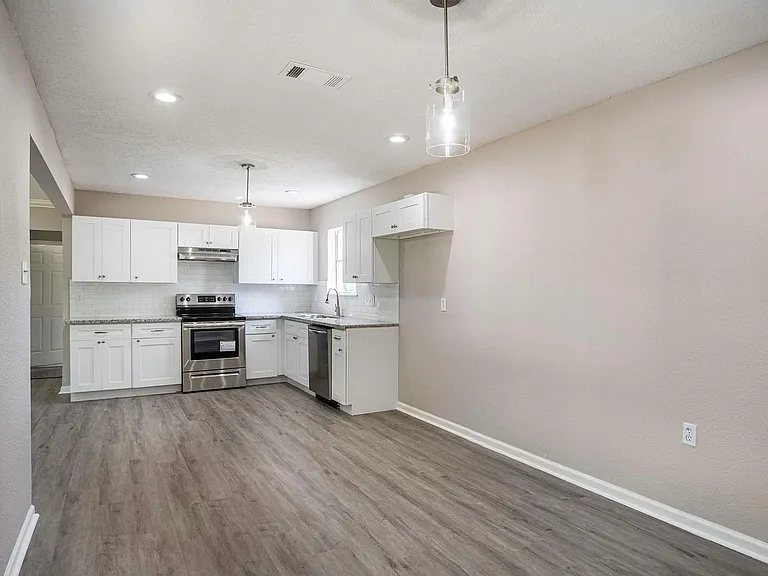 1702 Athens Dr — Photo 4