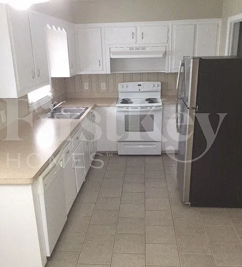 1843 Wee Kirk Rd SE — Photo 4