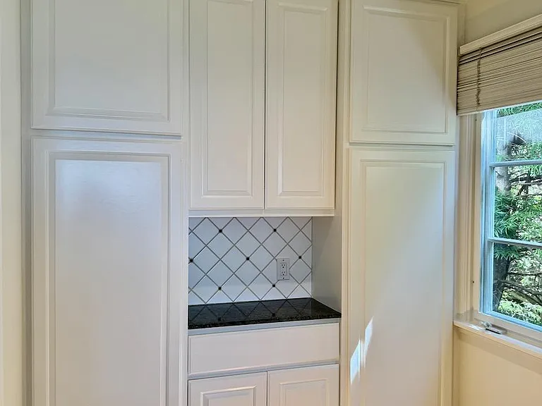 930 Skyline Dr — Photo 22