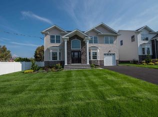 35 Convent Rd, Syosset, NY 11791