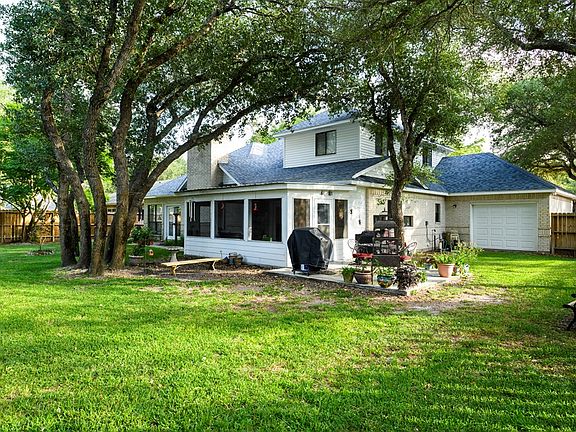 4th image of 112 Royal Oaks Dr