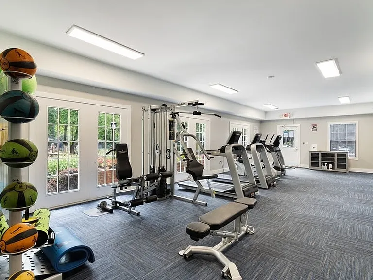 Brookstone — Photo 2