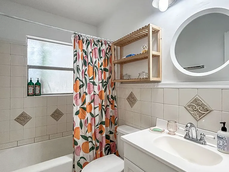 1021 Iroquois St — Photo 14
