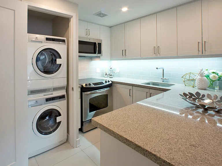 235 Bloor St E — Photo 6
