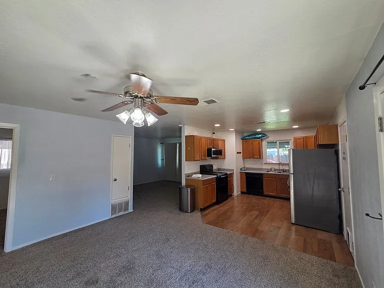 1955 Southwood Dr — Photo 5