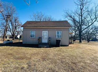 1383 Railroad Ave, Chetopa, KS 67336