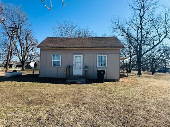 1383 Railroad Ave, Chetopa, KS 67336