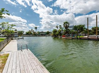 27 Whooping Crane Ln, Rockport, TX 78382