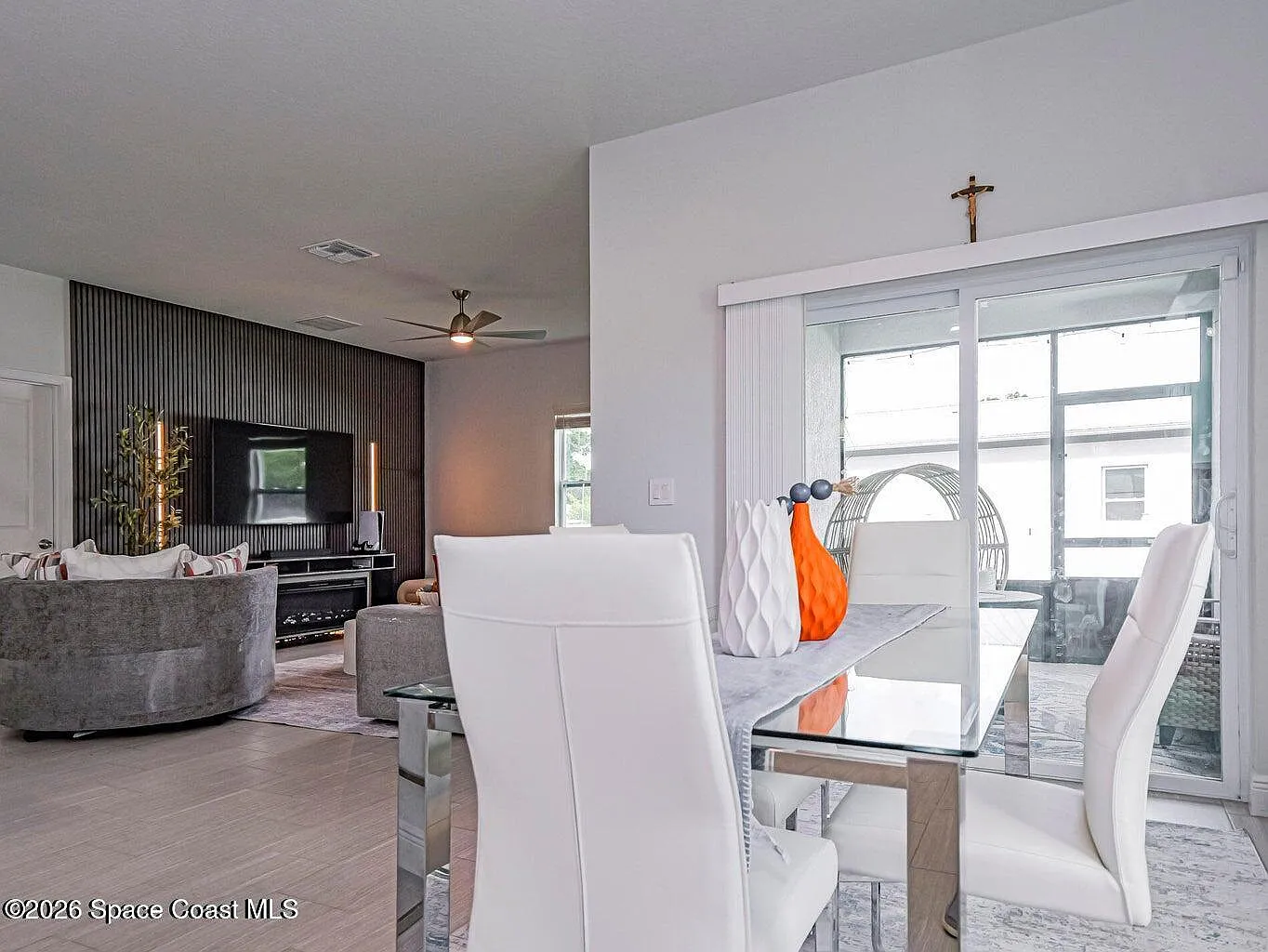 4 bed, 2.0 bath, 2108 sqft, $2,550 — Photo 4