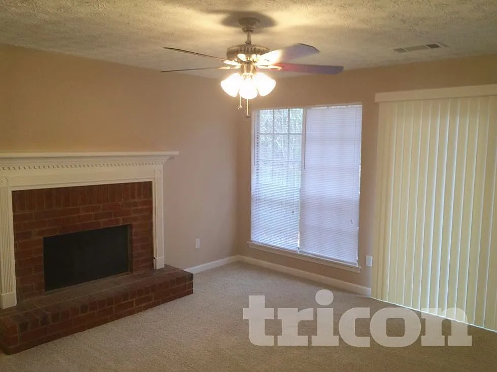 8437 Glenwoods Drive Riverdale GA — Photo 2