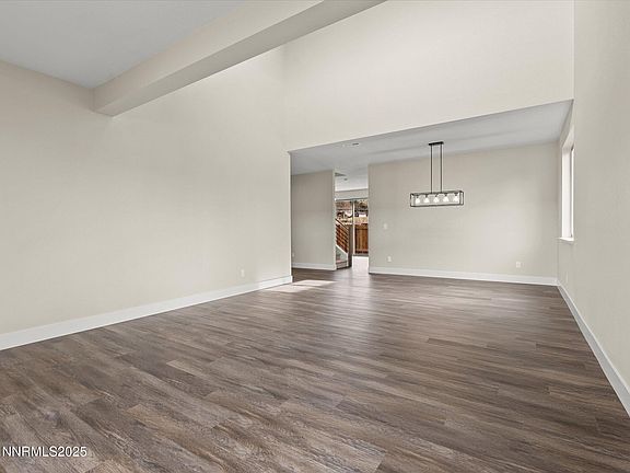 4th image of 3602 Oakridge Dr