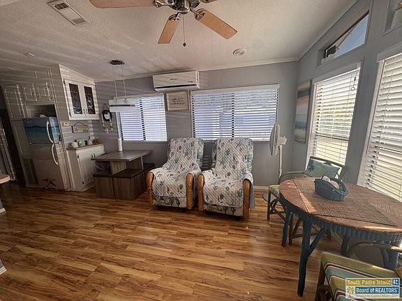 4th image of 719 E Clam Cir