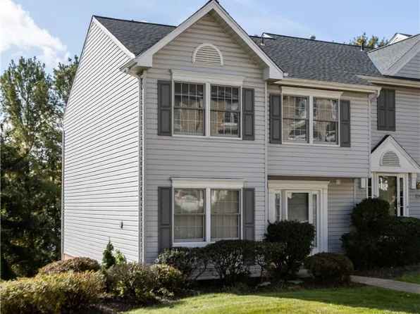 216 Fieldbrook Dr, Canonsburg, PA 15317