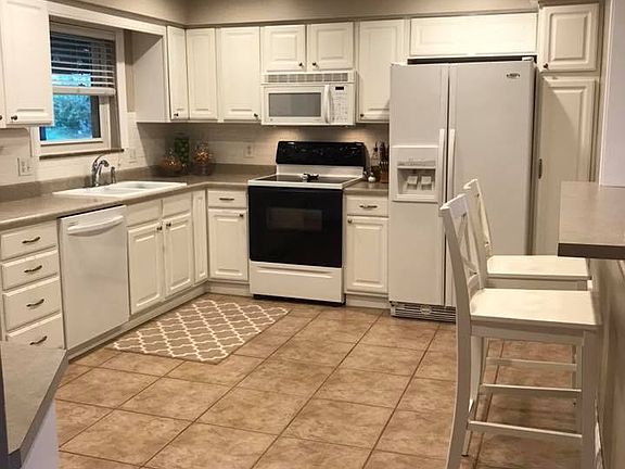 3rd image of 5662 Green Acres Ct