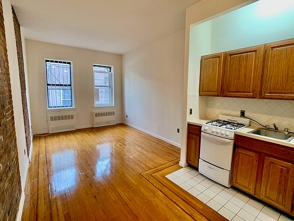 4th image of 326 E 34th St APT F3