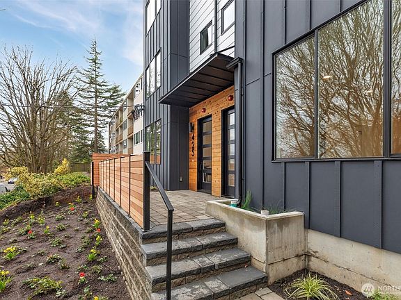 3rd image of 427 19th Avenue E