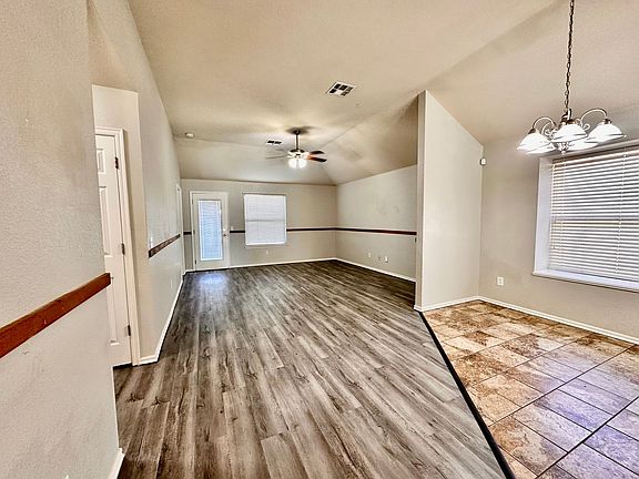 2nd image of 433 Hidden Creek Way
