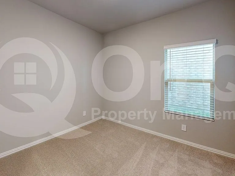505 Blanton St — Photo 13