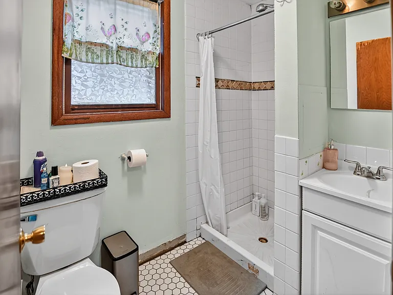 820 E Dayton St #1 — Photo 10