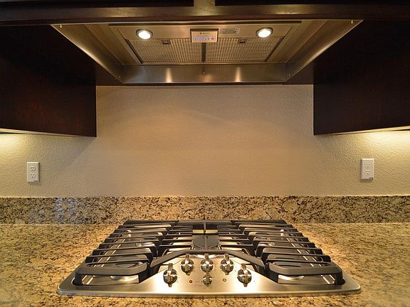 4th image of 5601 Avellina Dr