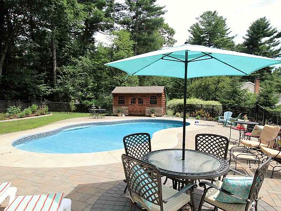 2nd image of 12 Pine Hill Bnd