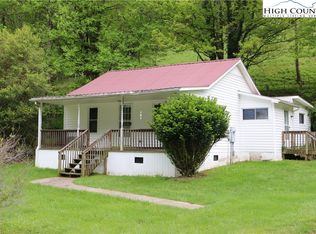 303 Sugar Tree Rd, Warrensville, NC 28693