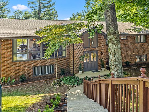 2nd image of 3 Beechwood Cir