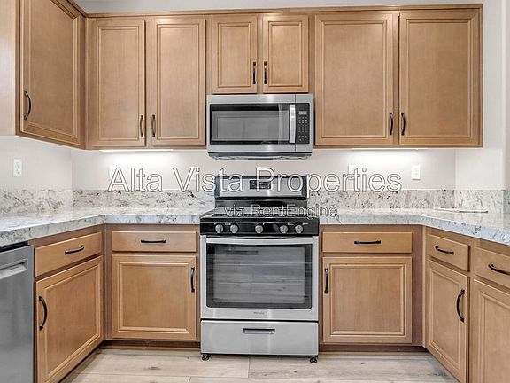 2nd image of 16912 Laurel Hill Ln Unit 119