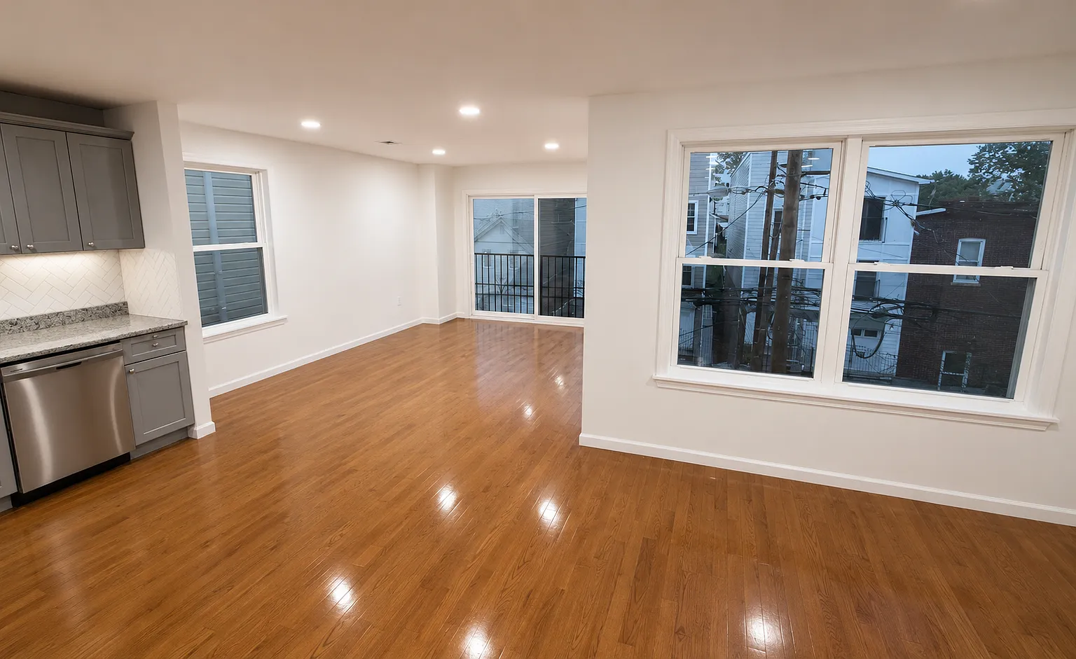 3 bed, 2500 sqft, $2,700 — Photo 2
